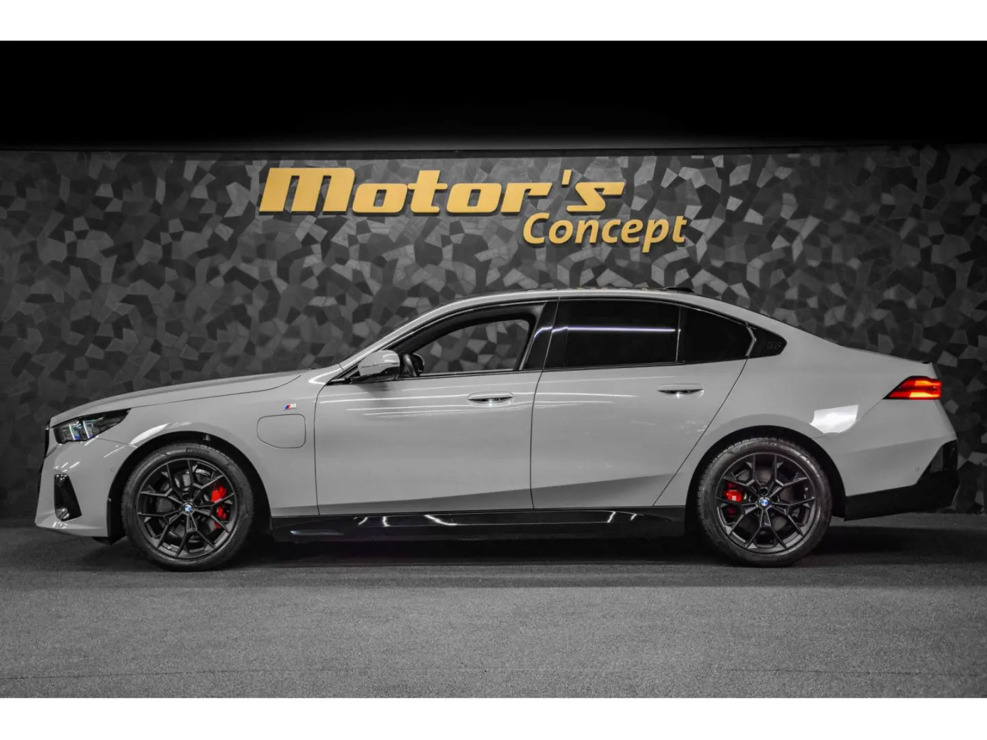 530 530e M SPORT G60 PHEV - Brooklyn Grey