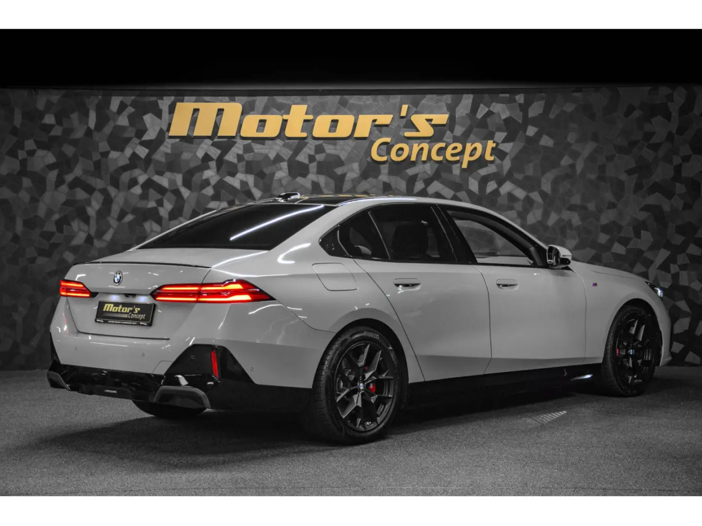 530 530e M SPORT G60 PHEV - Brooklyn Grey