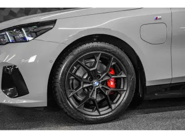 530 530e M SPORT G60 PHEV - Brooklyn Grey