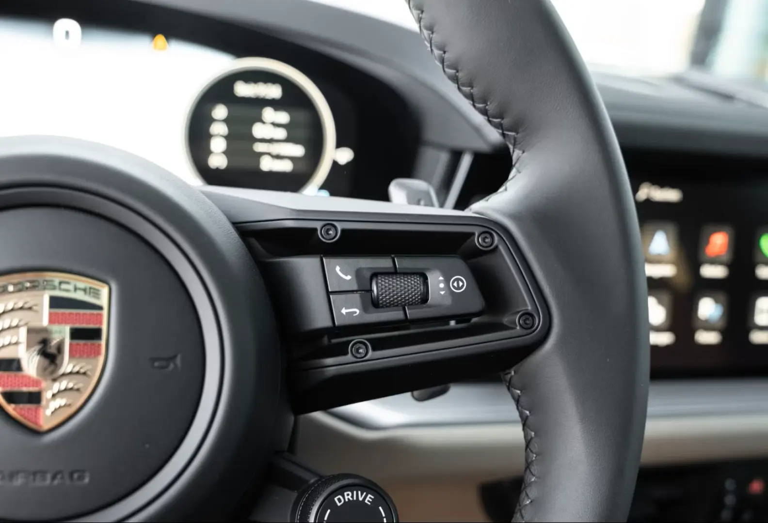 Porsche Cayenne InnoDrive Surround-View Head-Up