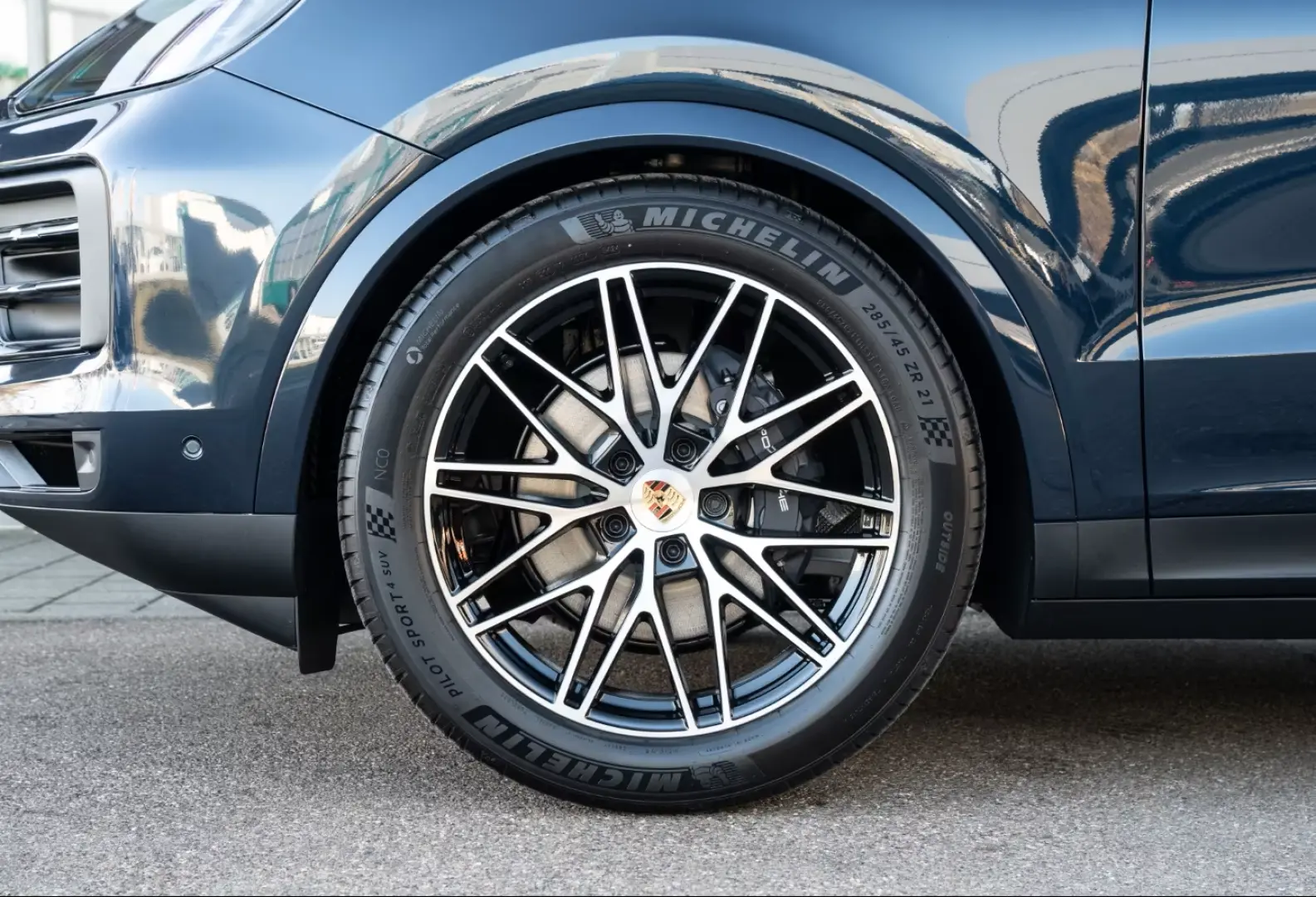 Porsche Cayenne InnoDrive Surround-View Head-Up