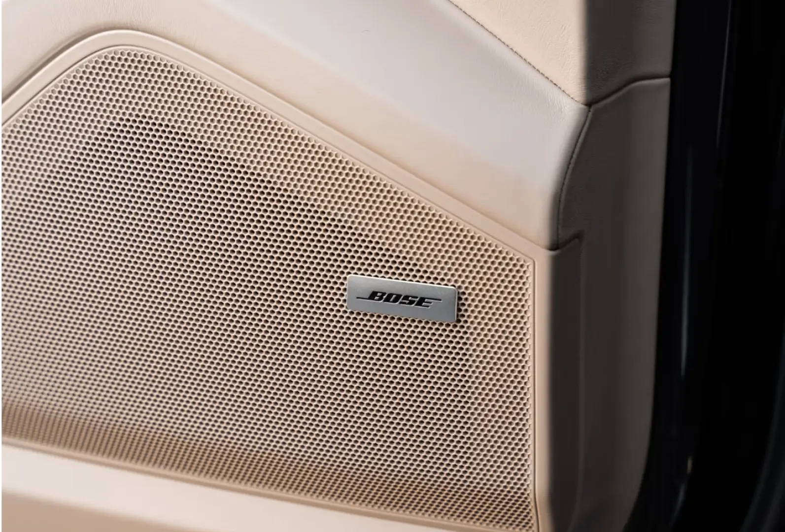 Porsche Cayenne InnoDrive Surround-View Head-Up