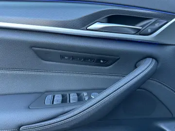 530d xDrive Touring M Sport   Standheizung , AHK