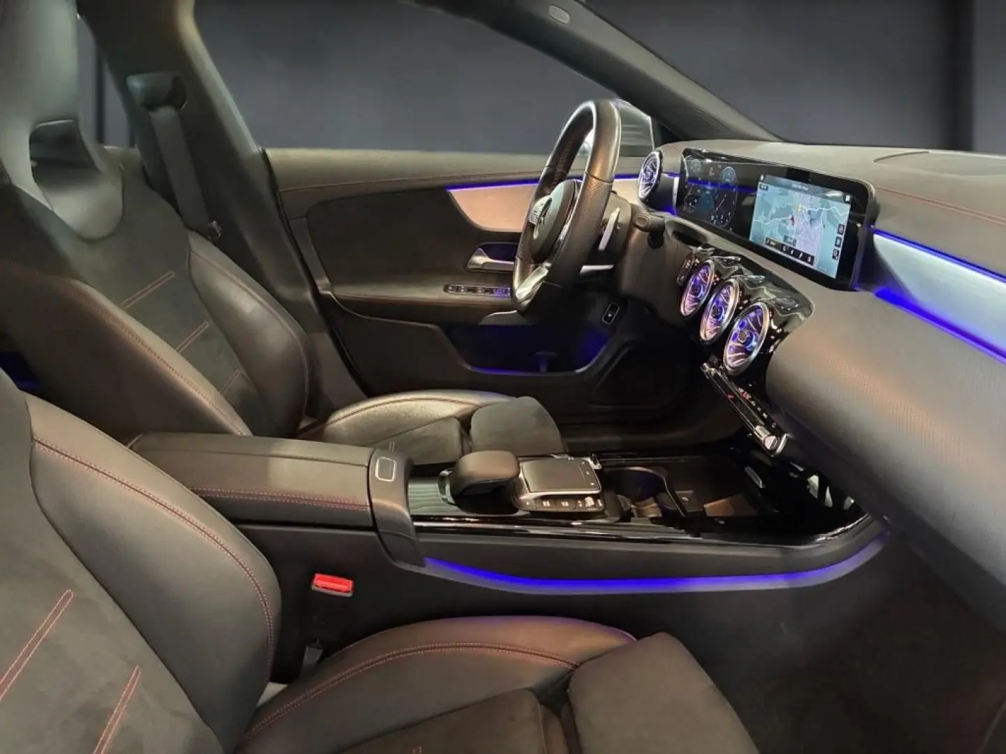 CLA 200 Coupé AMG+MBUX+LED+AMBIENTE+KAMERA+AHK