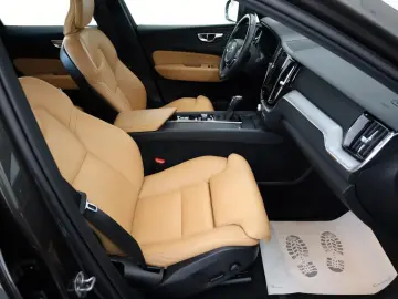 XC60 D4 Momentum Pro,Leder,Navi,LED,Carplay,PDC