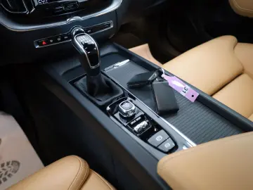 XC60 D4 Momentum Pro,Leder,Navi,LED,Carplay,PDC