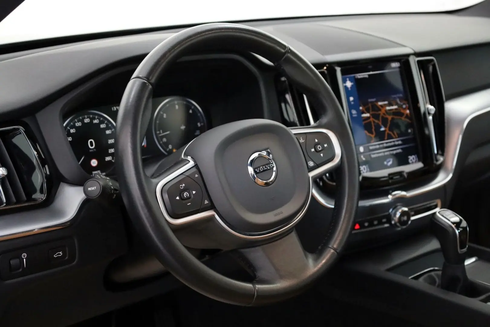 XC60 D4 Momentum Pro,Leder,Navi,LED,Carplay,PDC