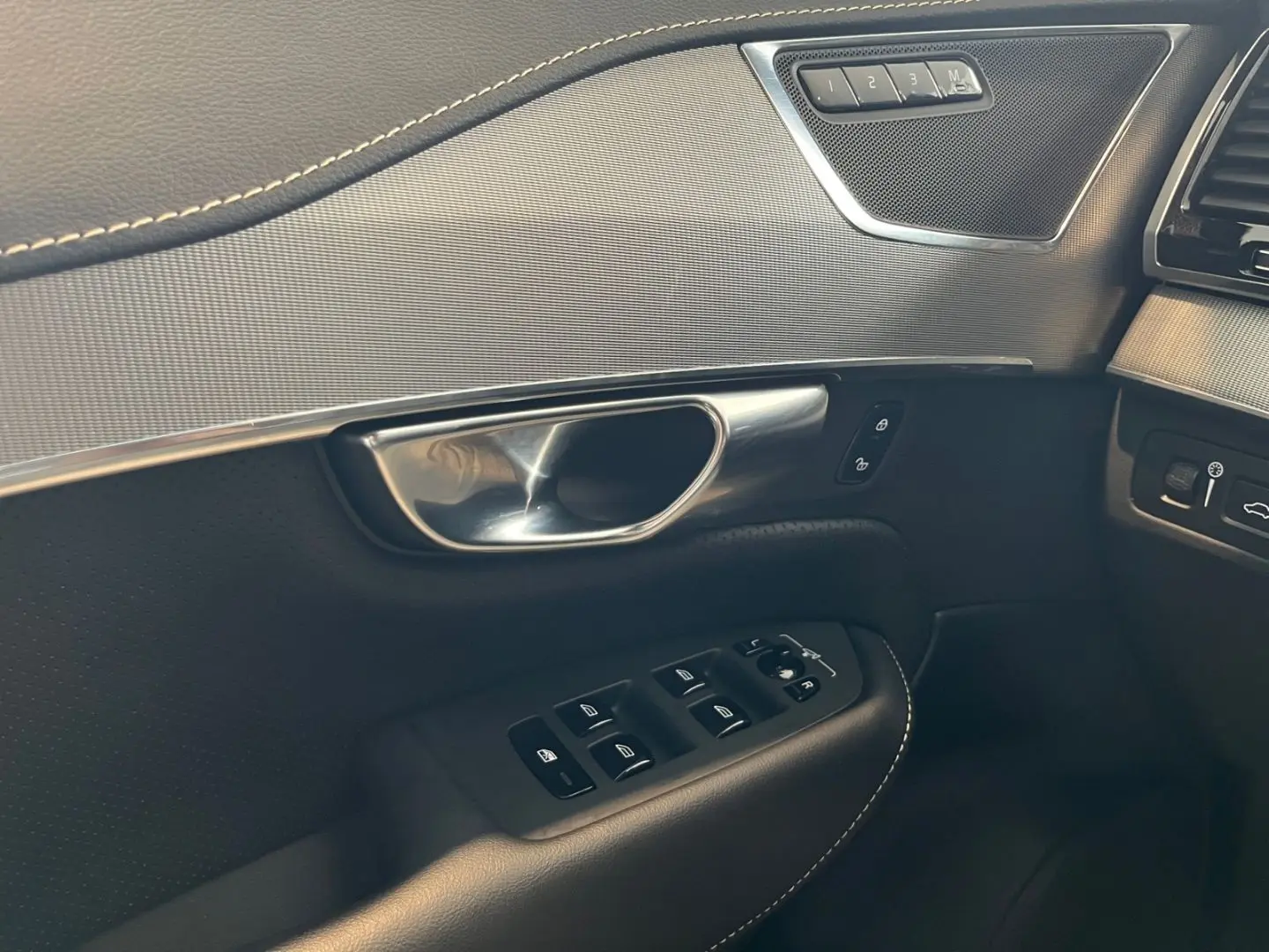 XC90 T8 AWD Plugin Hybrid Recharge Geartr RDesig