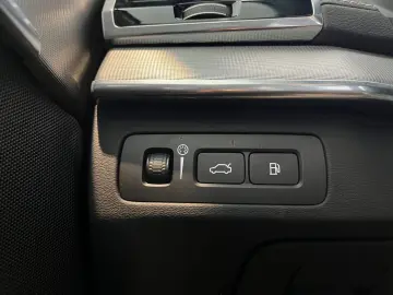 XC90 T8 AWD Plugin Hybrid Recharge Geartr RDesig