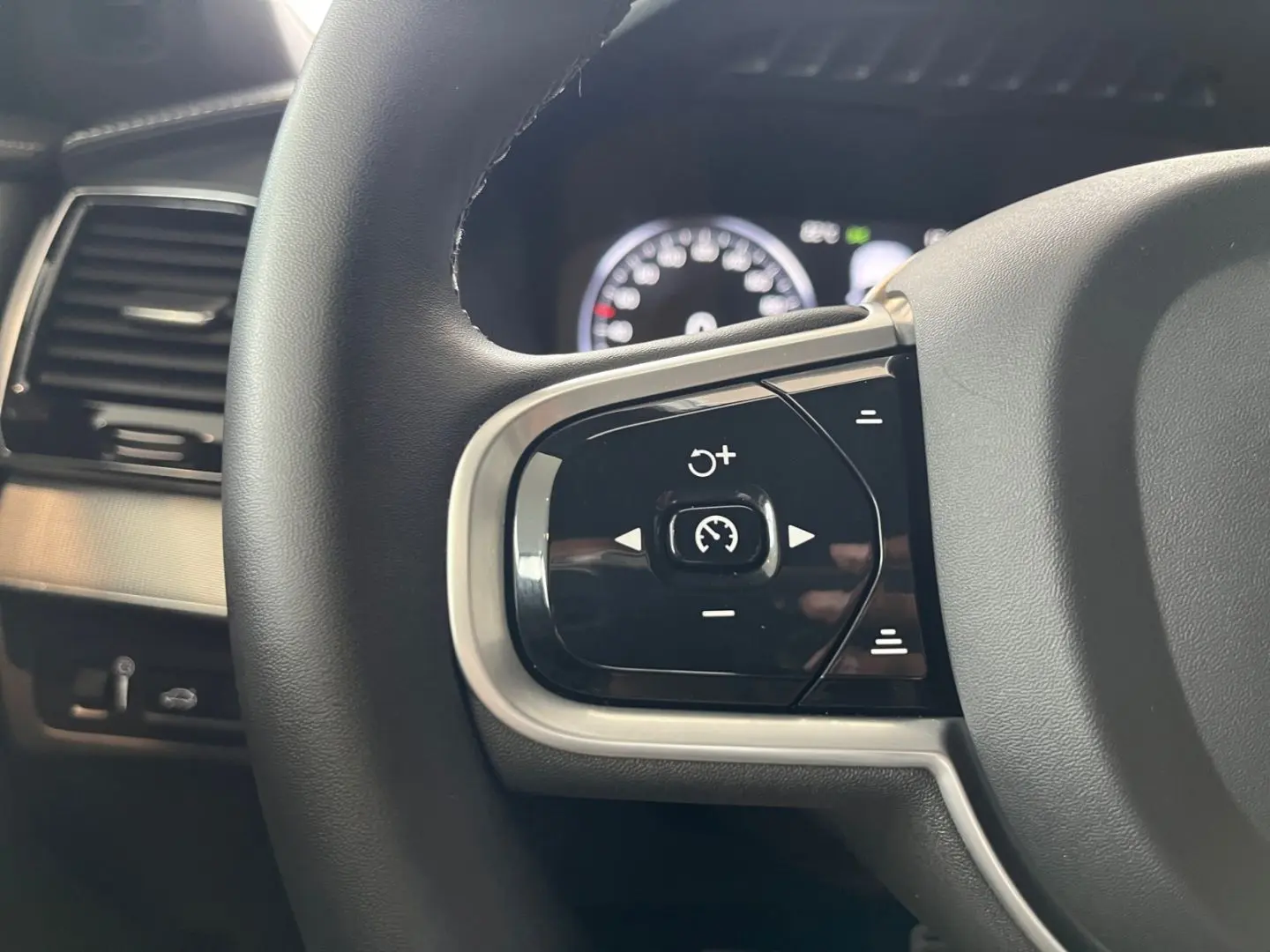 XC90 T8 AWD Plugin Hybrid Recharge Geartr RDesig