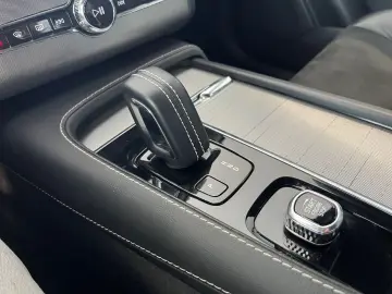 XC90 T8 AWD Plugin Hybrid Recharge Geartr RDesig