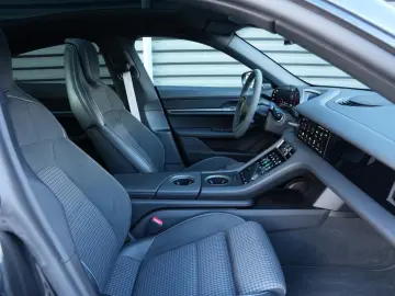 Taycan Keyless Surround-View HA-Lenkung BOSE Pan