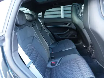Taycan Keyless Surround-View HA-Lenkung BOSE Pan