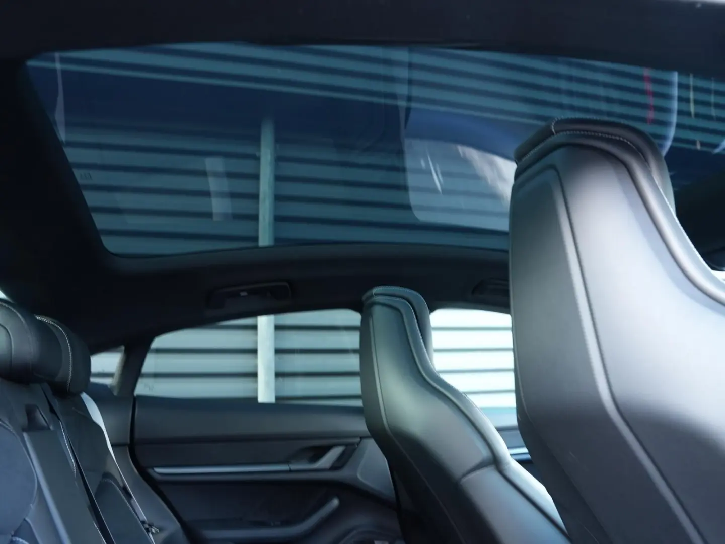 Taycan Keyless Surround-View HA-Lenkung BOSE Pan
