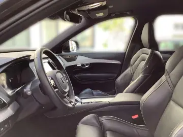 XC90 Plus Dark 7-Sitzer Plug-In Hybrid AWD