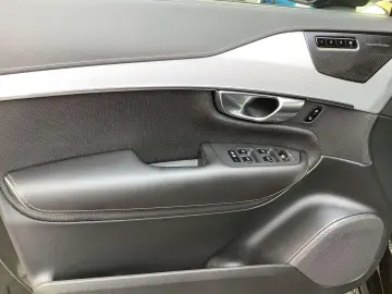 XC90 Plus Dark 7-Sitzer Plug-In Hybrid AWD