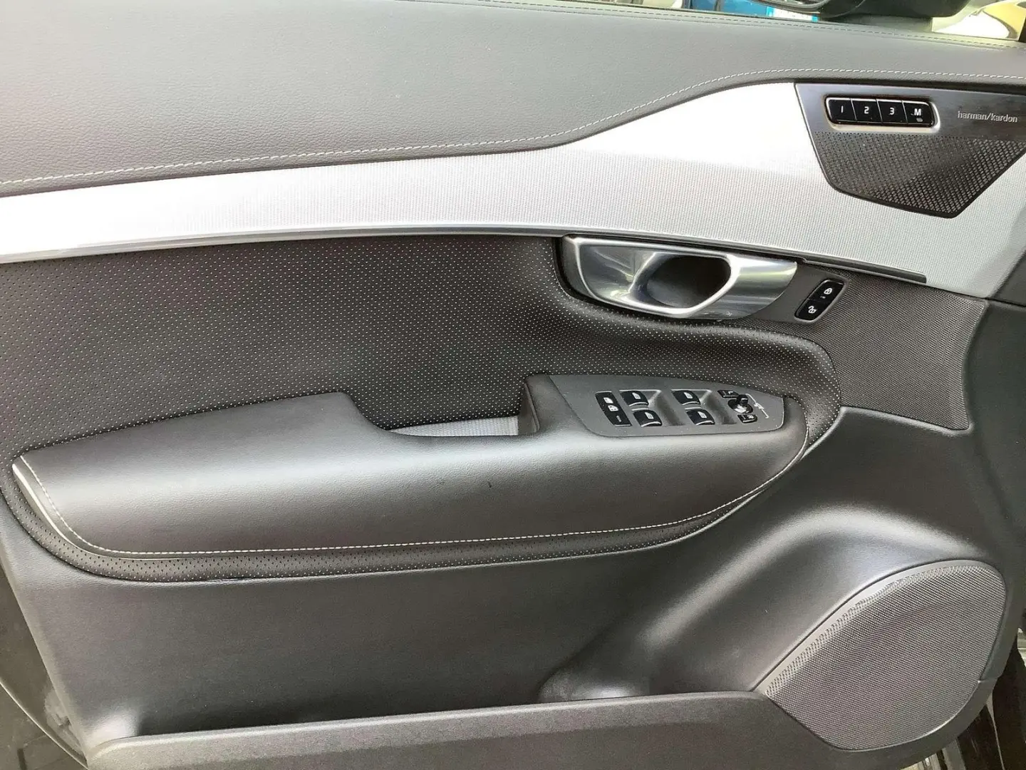 XC90 Plus Dark 7-Sitzer Plug-In Hybrid AWD