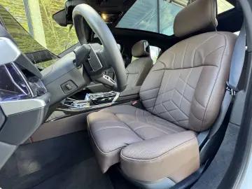 750e xDrive M Sport AHK PANO-SKY Massage Aut.Tür