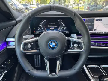 750e xDrive M Sport AHK PANO-SKY Massage Aut.Tür