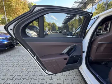 750e xDrive M Sport AHK PANO-SKY Massage Aut.Tür