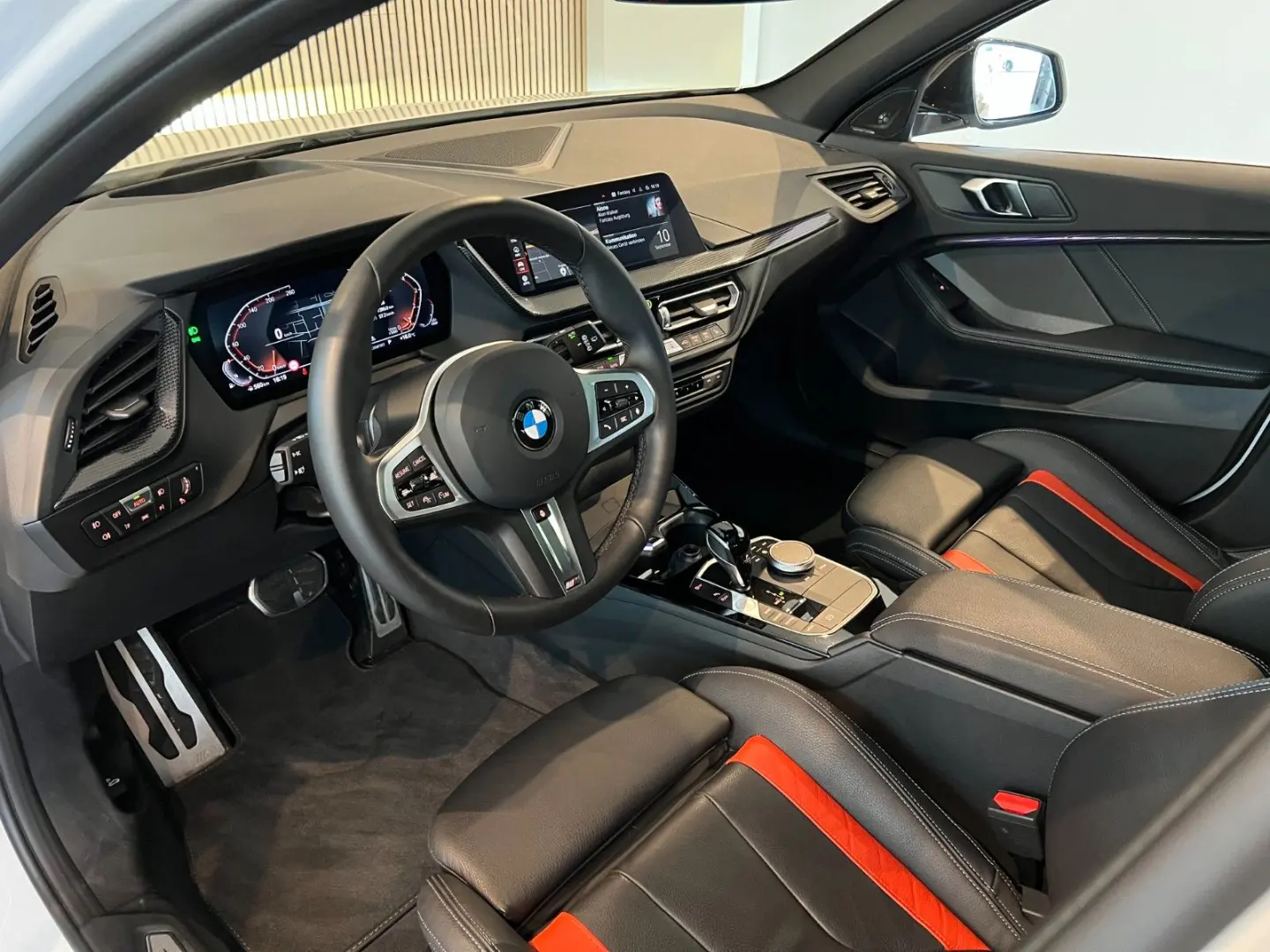 118i Edition Colorvision *M-SPORT/HUD/ACC/PANO*
