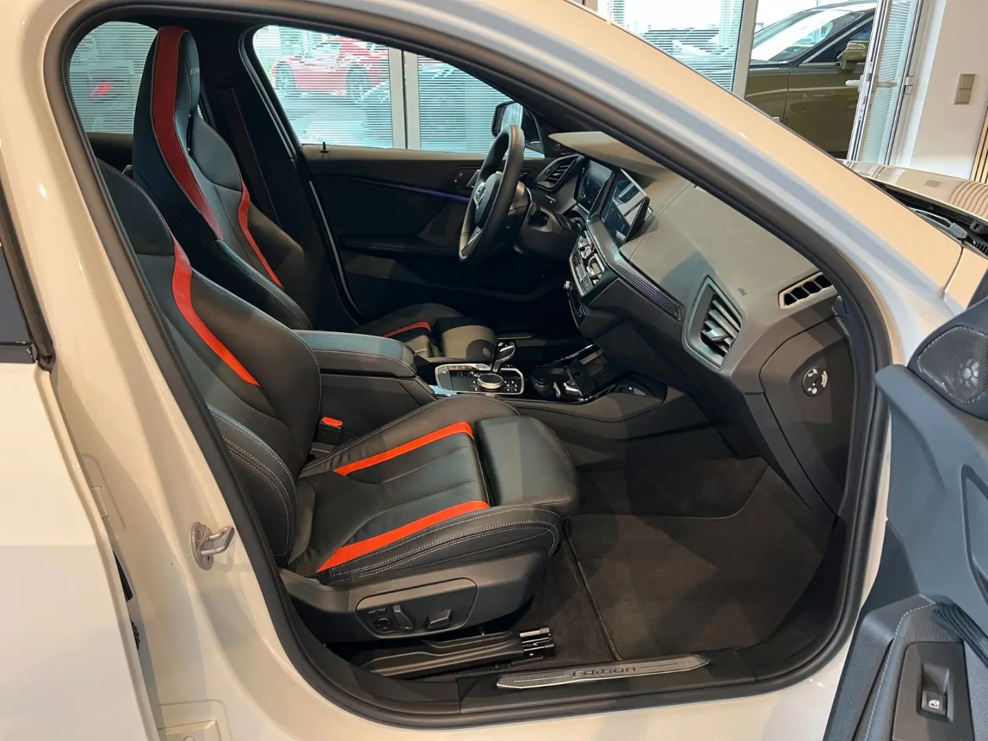 118i Edition Colorvision *M-SPORT/HUD/ACC/PANO*