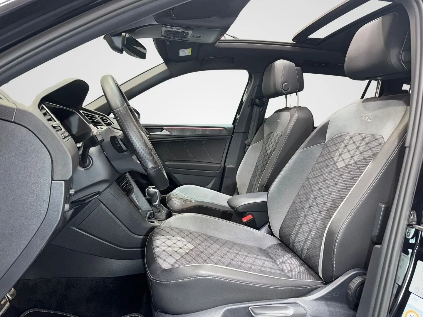 Tiguan Allspace 2.0 TSI 4M R LINE PANO AHK MATRI