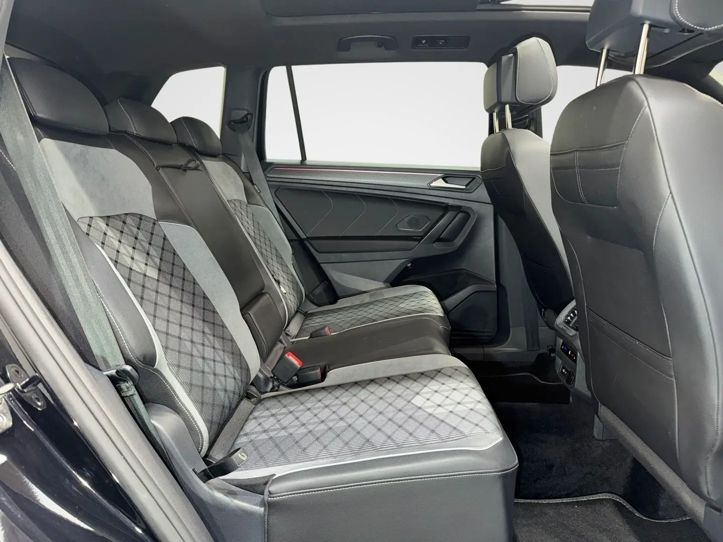 Tiguan Allspace 2.0 TSI 4M R LINE PANO AHK MATRI
