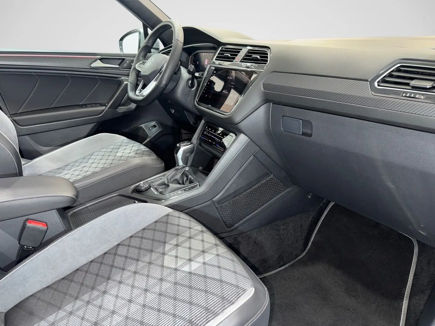 Tiguan Allspace 2.0 TSI 4M R LINE PANO AHK MATRI