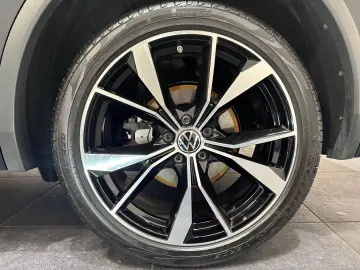 Tiguan Allspace 2.0 TSI 4M R LINE PANO AHK MATRI