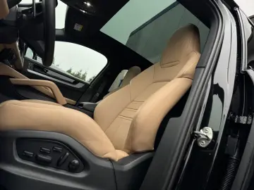 Porsche Cayenne E-Hybrid*AFIȘAJ PASAGER*