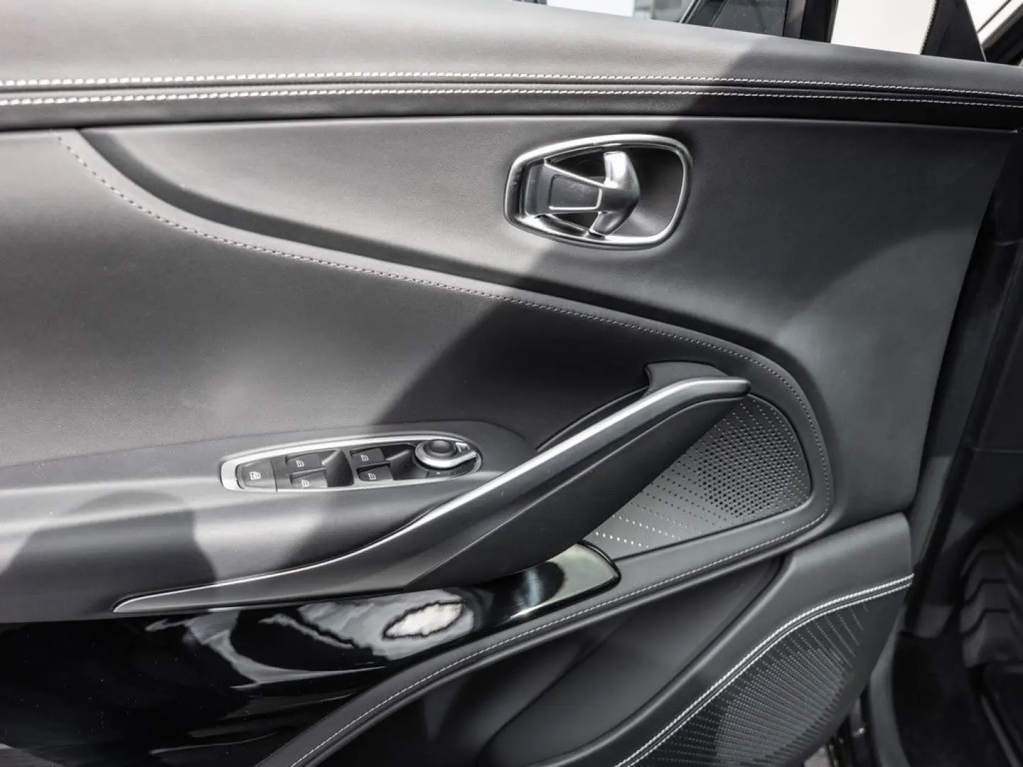 DBX Magnetic Silver