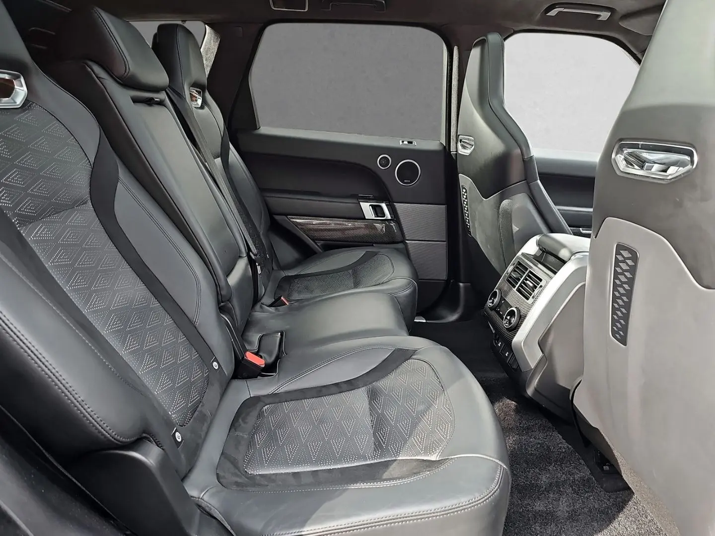 Range Rover Sport P575 SVR