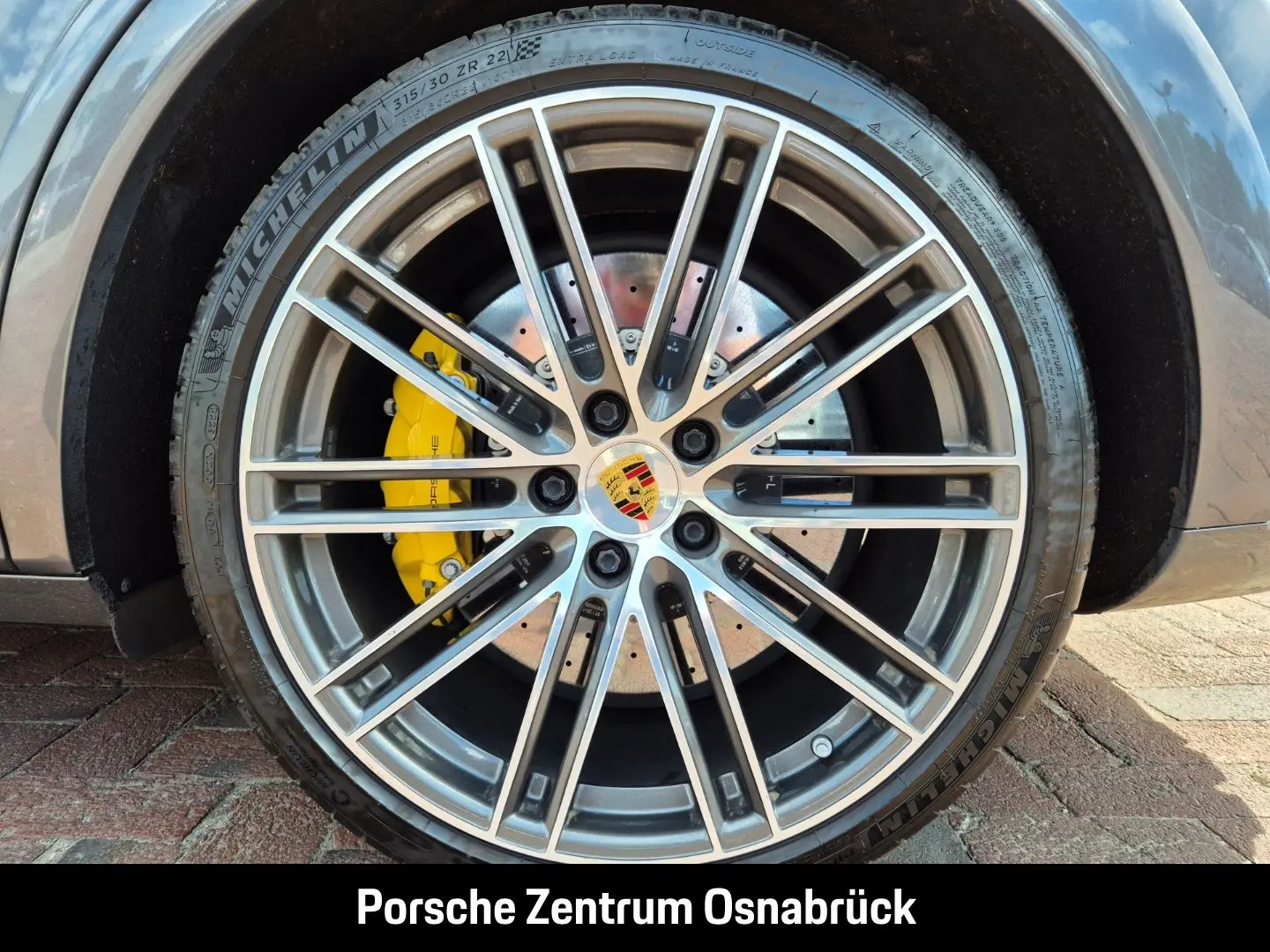 Cayenne Turbo S E-Hybrid Sport Chrono Hinterachs