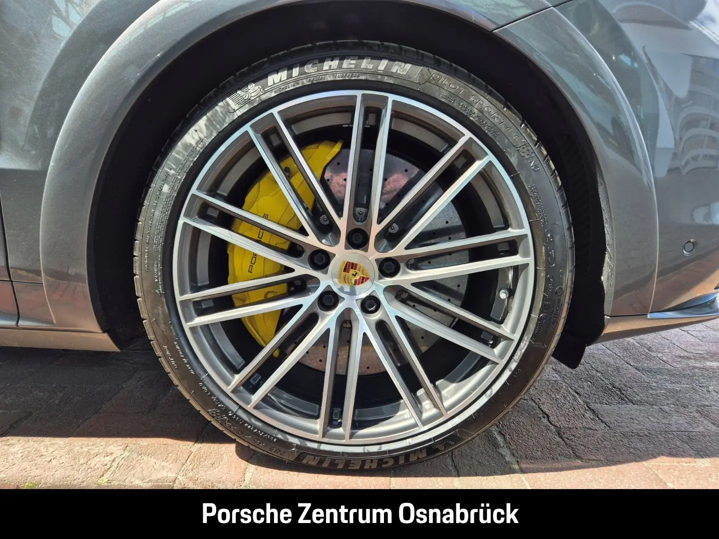 Cayenne Turbo S E-Hybrid Sport Chrono Hinterachs