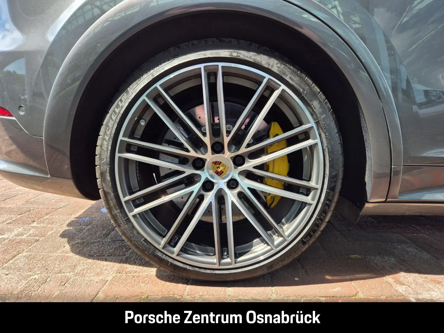 Cayenne Turbo S E-Hybrid Sport Chrono Hinterachs