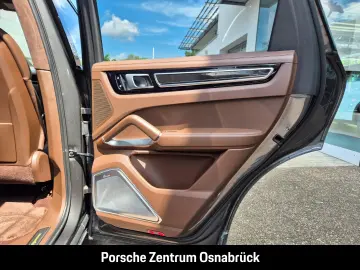 Cayenne Turbo S E-Hybrid Sport Chrono Hinterachs