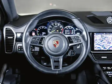Cayenne E-Hybrid Panoramadach Luftfederung