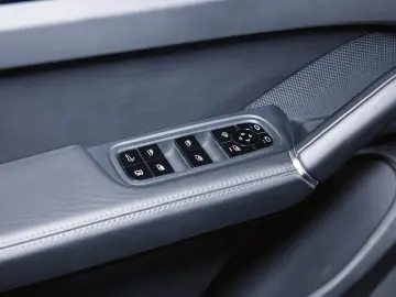 Cayenne E-Hybrid Panoramadach Luftfederung
