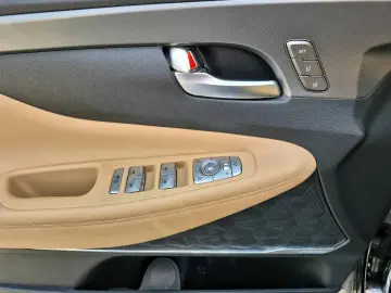 SANTA FE Signature Hybrid 4WD 1.6T-GDI A/T Pano