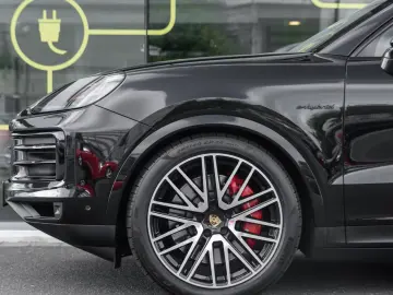 Porsche Cayenne S E-Hybrid BOSE