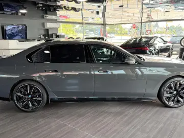 i7 eDrive 50 M Sport*Pano*B&W*360°*TV*Soft*HuD