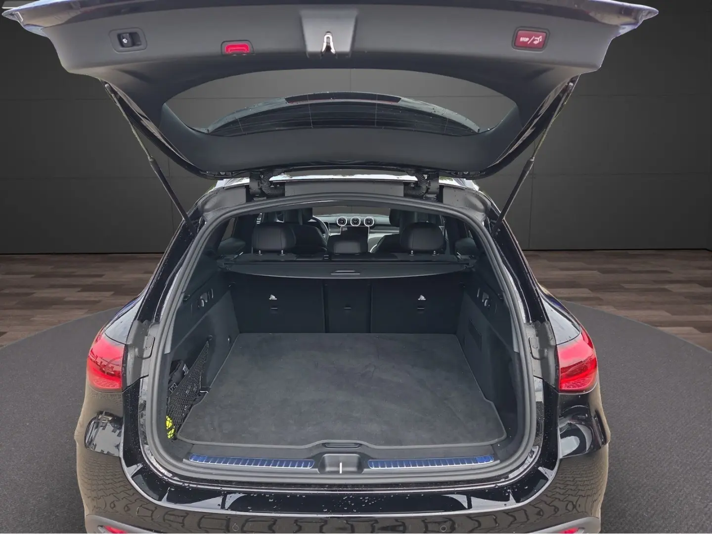 GLC 300 d 4M AMG+NIGHT+AHK+PANO+DISTR+20