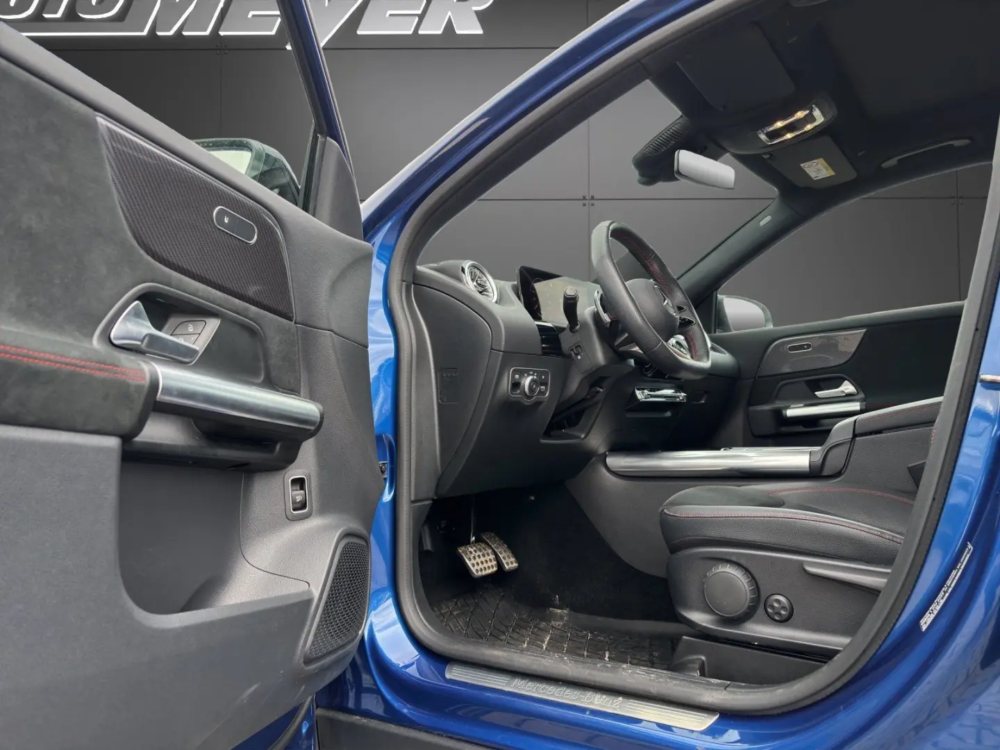 GLA 200 AMG+NIGHT+AHK+PANO+KAMERA+AMBI+LED+WI-PA