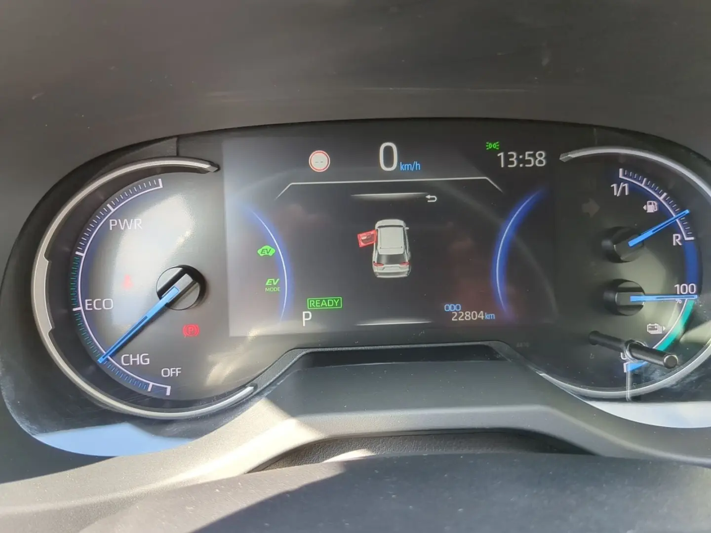 RAV4 2.5 ACC AUT LED Navi Fernlichtass. Kam. PDC