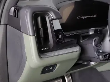 Porsche Cayenne V8 NEUESMODEL STAND PANO