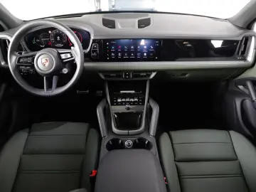 Porsche Cayenne V8 NEUESMODEL STAND PANO