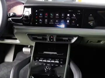 Porsche Cayenne V8 NEUESMODEL STAND PANO