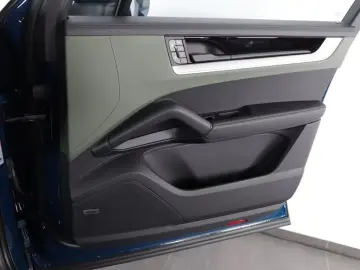 Porsche Cayenne V8 NEUESMODEL STAND PANO