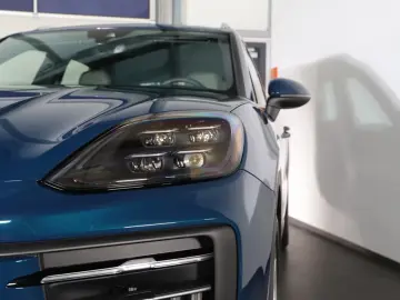 Porsche Cayenne V8 NEUESMODEL STAND PANO